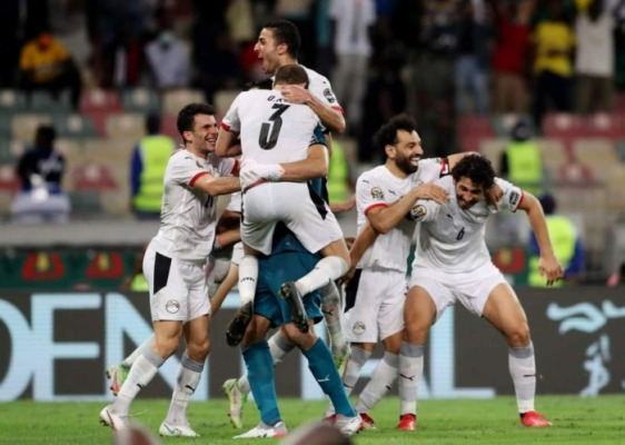 ميدو يتغنى بثلاثي منتخب مصر بعد الفوز على كوت ديفوار