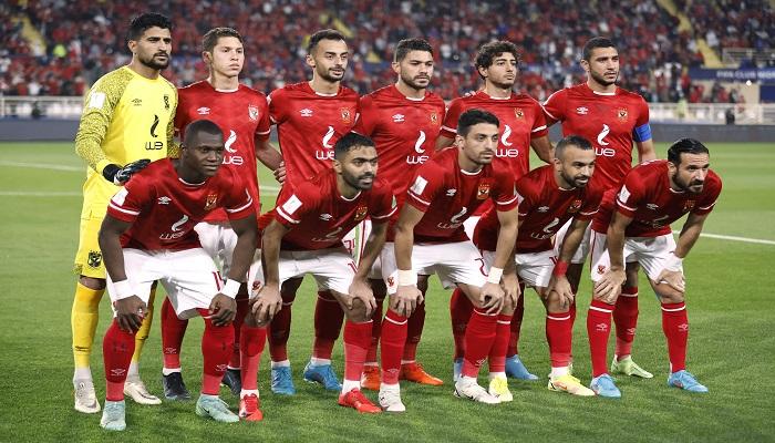 مذيع التلفزيون المصري يثير الجدل على الهواء.. الأهلي لا يمثل مصر في كأس العالم - فيديو