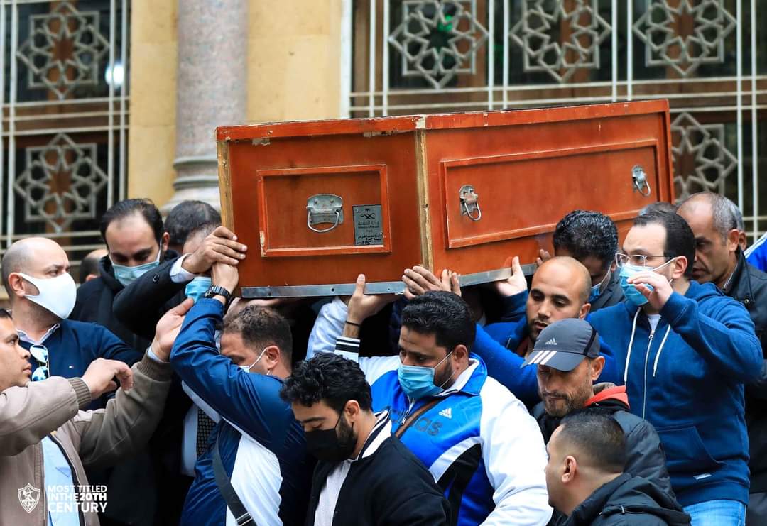 صور تشييع جثمان نجم الزمالك السابق أحمد مصطفي