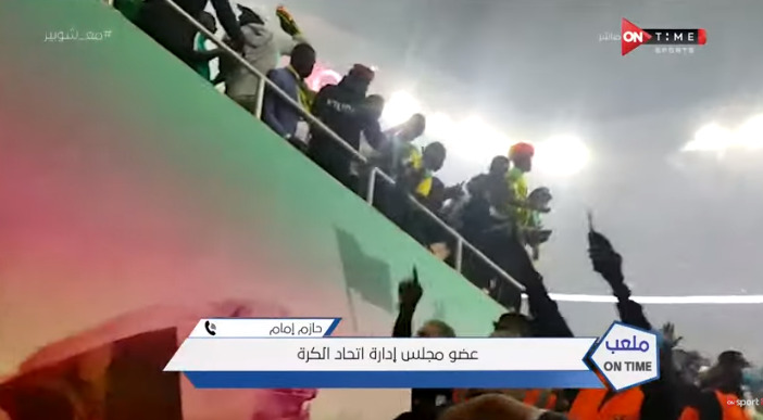 حازم إمام يتخلى عن هدوئه وينفعل على الهواء بسبب أحداث مباراة مصر والسنغال - فيديو