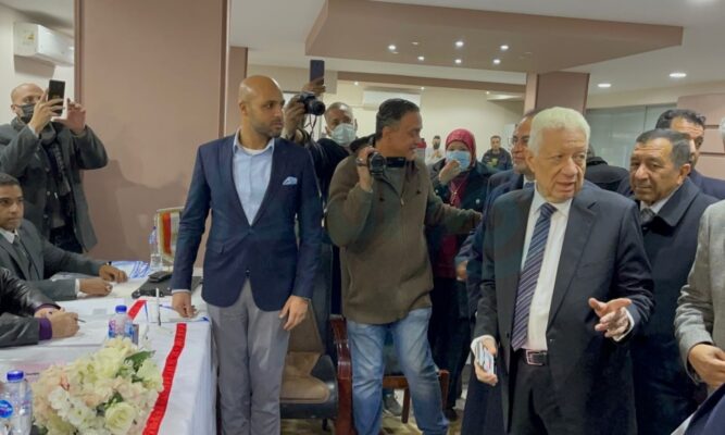 مرتضى منصور يدعو لاجتماع طارئ بعد أزمة نائب رئيس الزمالك على الهواء - فيديو