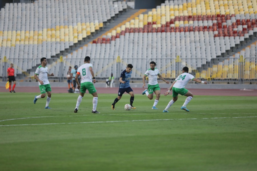 بيراميدز يضرب المصري بثلاثية.. ويطارد الزمالك على قمة الدوري