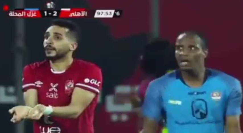 "لم يتقبل تعليماته".. كريم فؤاد يشتبك مع سامي قمصان في مباراة الأهلي والمحلة