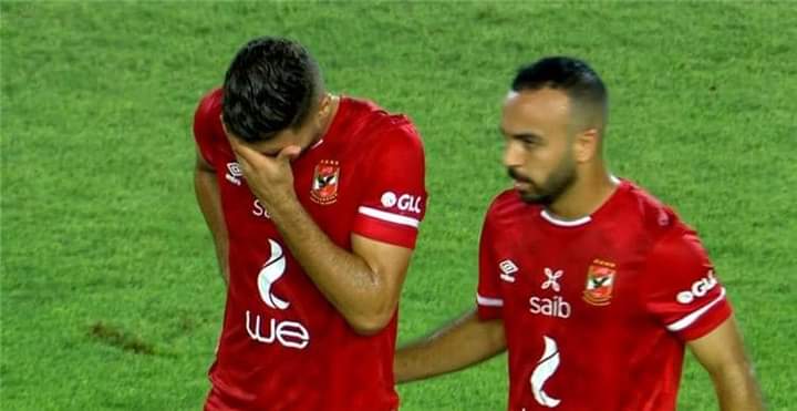 نجم الأهلي السابق يفتح النار على لاعبي الفريق بعد خسارة كأس مصر امام الزمالك 