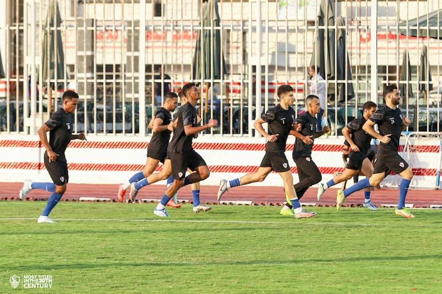 أجواء طيبة بين فيريرا ولاعبي الزمالك في مران اليوم وجلسة خاصة مع نجم الفريق.. تعرف على السبب