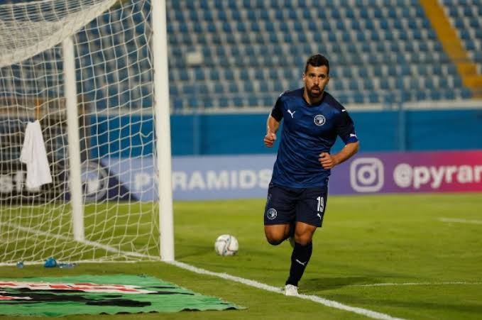 تحيه خاصه من جماهير الزمالك لعبد الله السعيد قبل مواجهه الفريقين