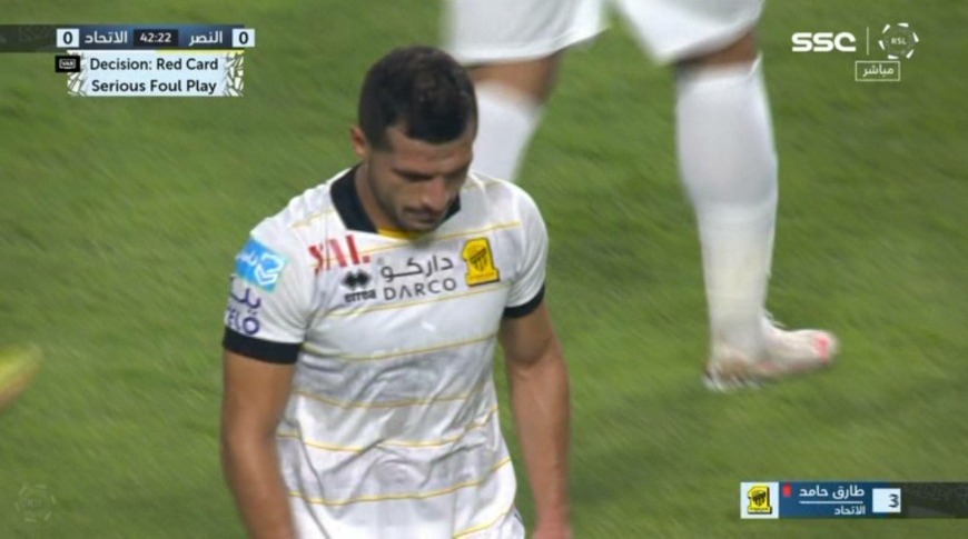 شاهد لحظة طرد ‏‎طارق حامد فى مباراة إتحاد جدة والنصر بالدوري السعودي- فيديو
