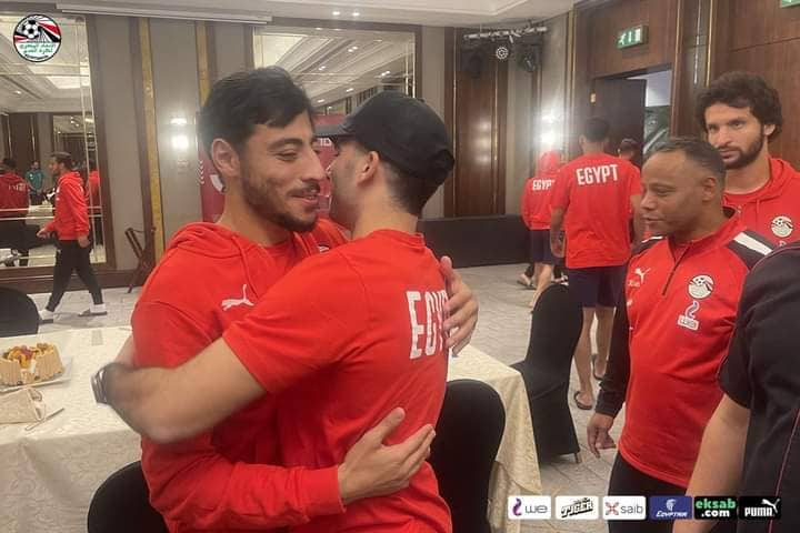 بمشاركة لاعبي الزمالك.. منتخب مصر يحتفل بعيد ميلاد نجم الأهلي - صور