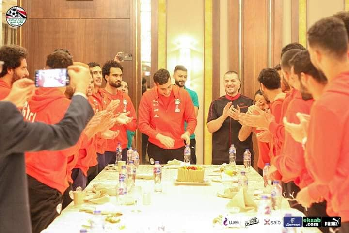 بمشاركة لاعبي الزمالك.. منتخب مصر يحتفل بعيد ميلاد نجم الأهلي - صور