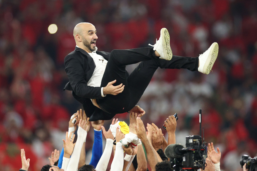 وليد الركراكي يكشف عن طقس المنتخب المغربي "الغريب" لجلب الحظ في كأس العالم!! صورة