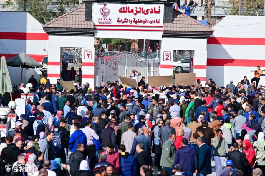 بالصور | عمال وموظفو الزمالك يطالبون بتدخل وزارة الرياضة لرفع الحجز عن أرصدة النادي