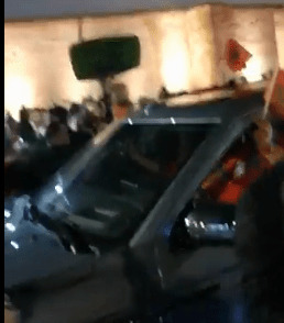 شاهد.. ملك المغرب ينزل للشارع للاحتفال مع الجماهير بالفوز على إسبانيا - فيديو