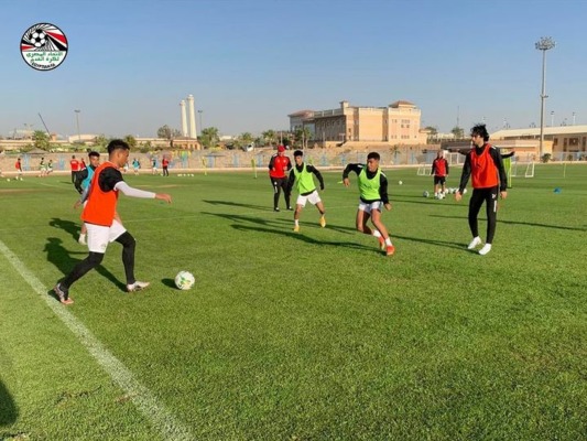 فيتوريا يدعم المنتخب الأوليمبي قبل مواجهة زامبيا بالتصفيات الإفريقية- صور