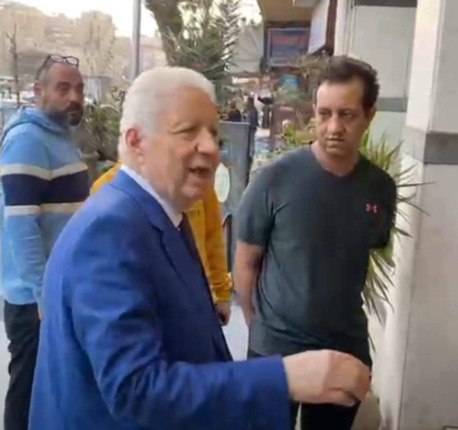 عاجل .. أول ظهور وتعليق لـ مرتضي منصور بعد خروجه من السجن.. "دخلت وخرجت أسد" - فيديو