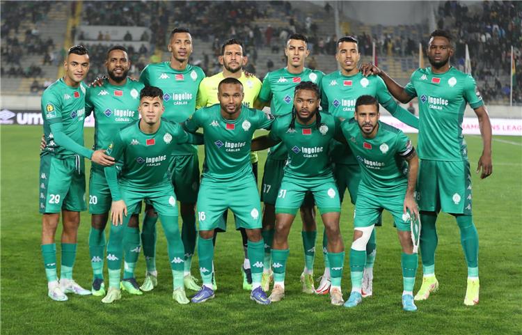 إدارة نادي الرجاء المغربي تفاجئ اللاعبين قبل مباراة الأهلي في بطولة أفريقيا