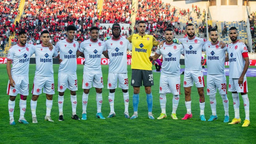 مدرب الوداد المغربي يستبعد ثلاثي الفريق عن قائمة مواجهة الأهلي في نهائي دوري الأبطال