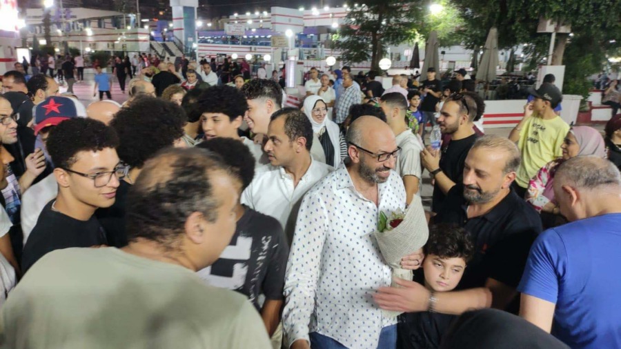 "ظهر برفقة والده".. حسام المندوه يبدأ أولى جولاته الانتخابية داخل نادي الزمالك - صورة