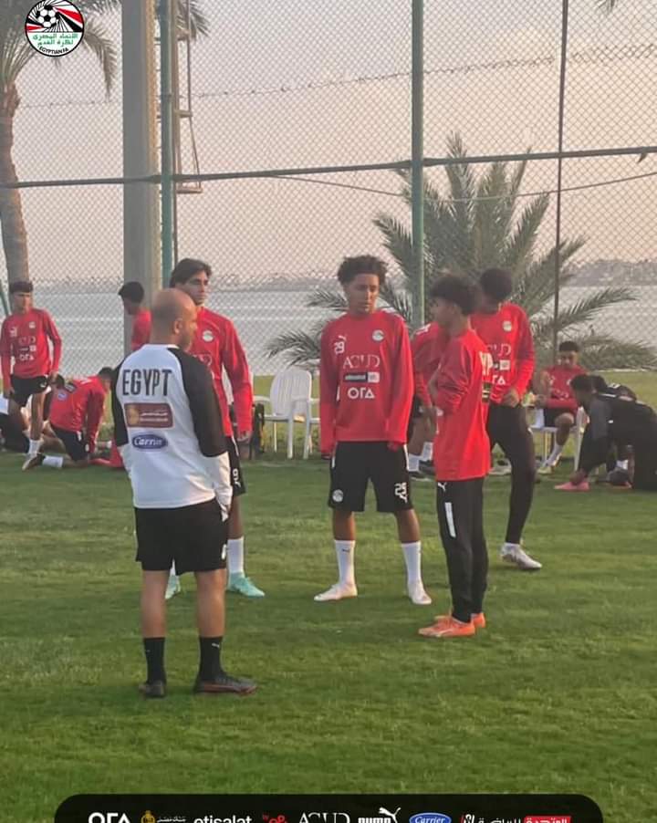 بمشاركة لاعبي الزمالك.. منتخب الشباب يخوض مرانه الأول بمعسكر الإسماعيلية - صورة