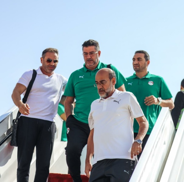 وصول بعثة منتخب مصر إلى الإمارات لمواجهة زامبيا و الجزائر وديا | صور