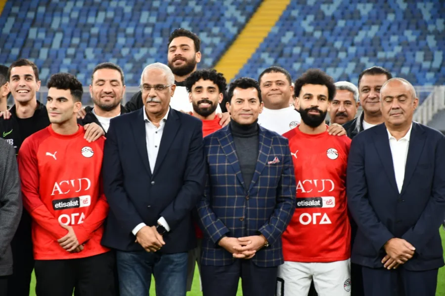 وزير الرياضة وأبطال مصر والعالم يدعمون المنتخب قبل بطولة أمم إفريقيا - صورة