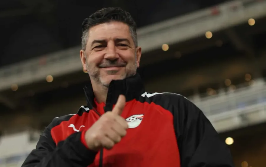 عاجل - فيتوريا يعلن بديل مفاجئ بعد استبعاد لاعب الأهلي من قائمة منتخب مصر في أمم أفريقيا - صورة