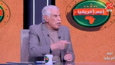 مهيب لـ حسن شحاتة : تقدر تخرج محمد صلاح من الملعب ؟.. إجابة صادمة من المعلم - فيديو