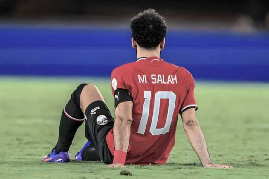 بعد الهجوم عليه .. تصرف مفاجئ من محمد صلاح قبل مباراة الرأس الأخضر