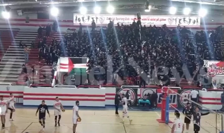 صفقة الزمالك يحضر مباراة طائرة الأبيض امام الجيش ويتابع إحتفالات الجماهير !! - فيديو