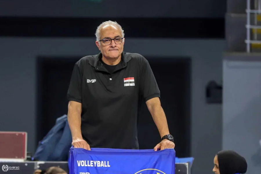 مدرب منتخب الطائرة يتقدم بمذكرة رسمية ضد لاعبة الأهلي!! تعرف على السبب