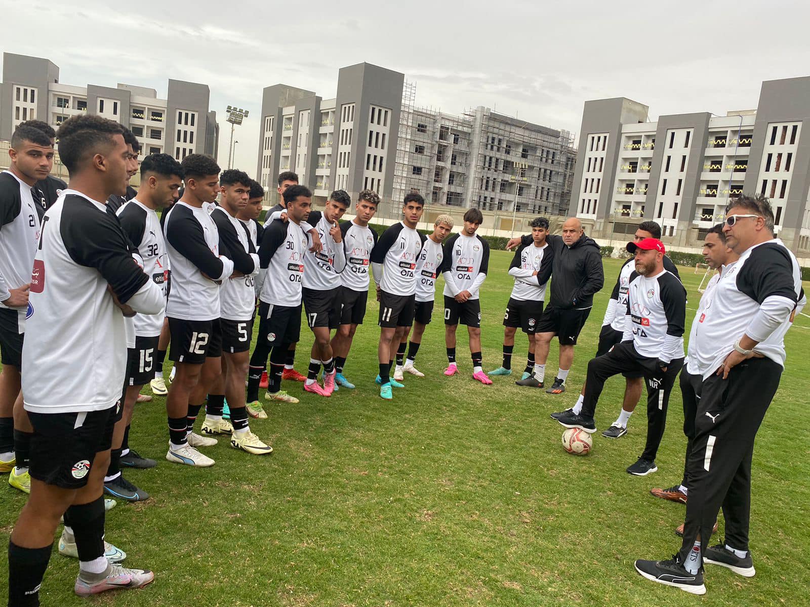 بمشاركة لاعبي الزمالك .. إجراء أخير لمنتخب الشباب قبل السفر للجزائر - صورة