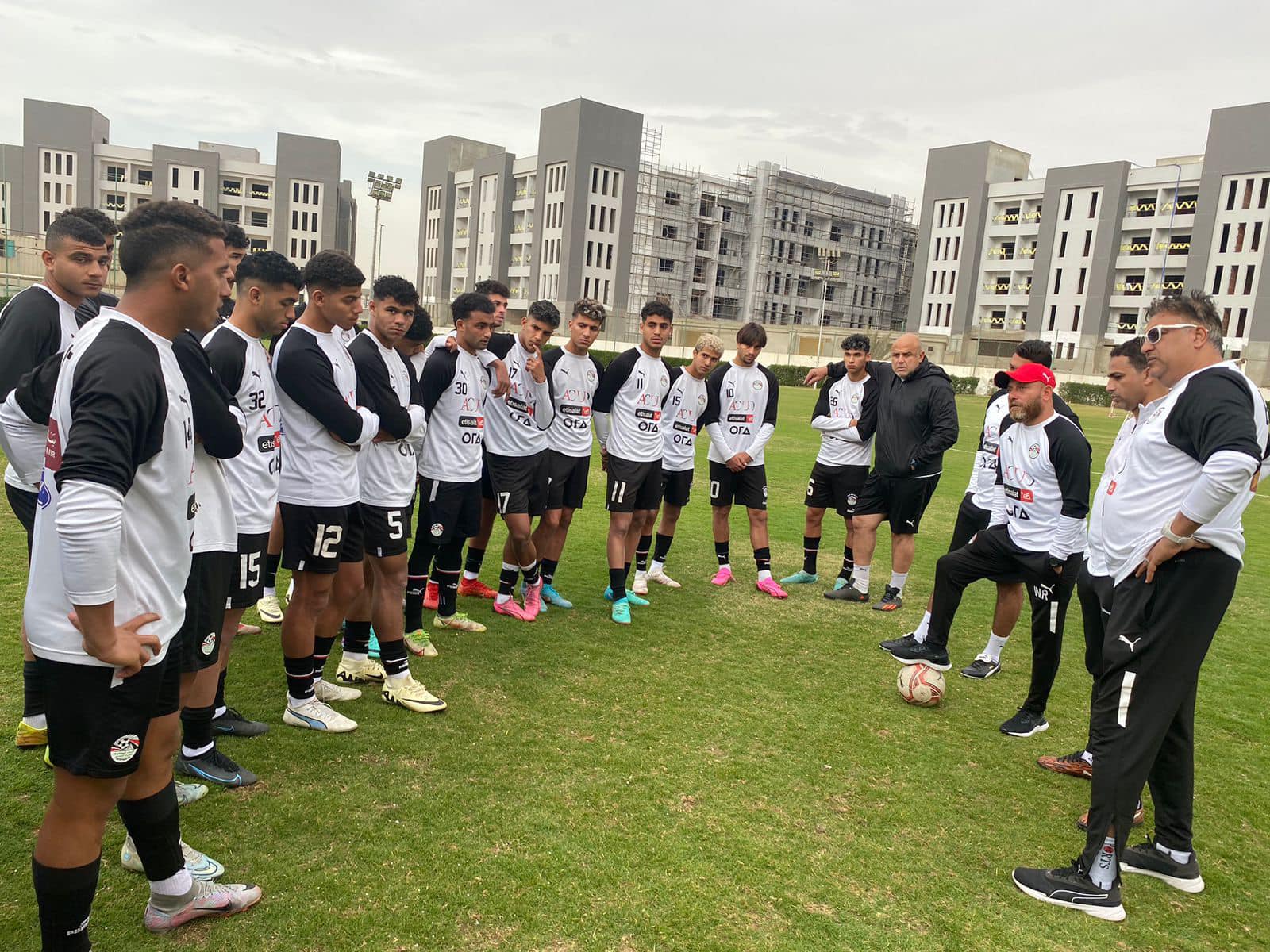 بمشاركة لاعبي الزمالك .. إجراء أخير لمنتخب الشباب قبل السفر للجزائر - صورة