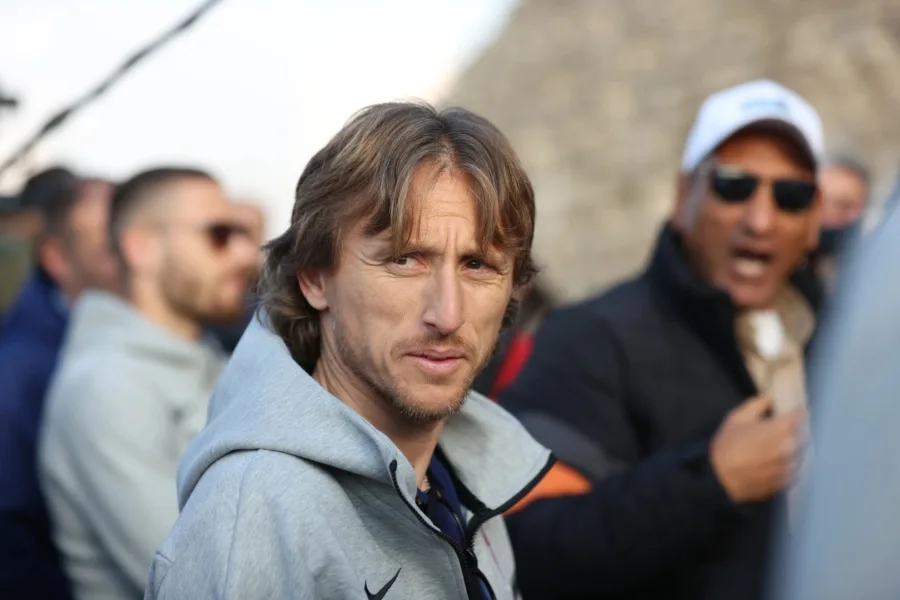 قبل مواجهة مصر.. مودريتش وزملائه في المنتخب الكرواتي يستعرضون مهاراتهم أمام الأهرامات - فيديو