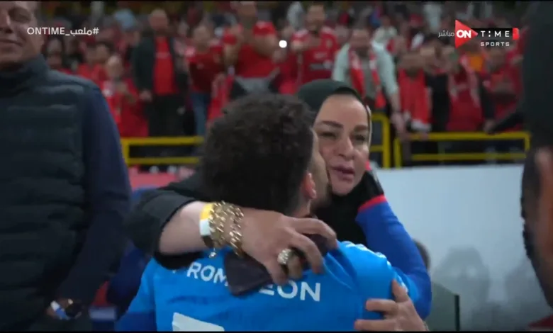 سيف زاهر يكشف رد فعل مثير من والدة مصطفى شوبير في ارض الملعب بعد فوز الأهلي بلقب كأس مصر - فيديو 1 سيف زاهر يكشف رد فعل مثير من والدة مصطفى شوبير في ارض الملعب بعد فوز الأهلي بلقب كأس مصر - فيديو