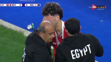 شاهد.. بكاء إمام عاشور بعد إصابته في مباراة مصر ونيوزيلندا - فيديو