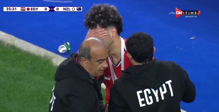 شاهد.. بكاء إمام عاشور بعد إصابته في مباراة مصر ونيوزيلندا - فيديو