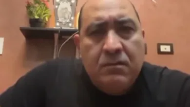 مهيب عبد الهادي يثور بسبب حسام حسن " اللي هيتكلم هياخد فوق دماغه" - فيديو