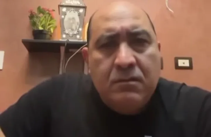 مهيب عبد الهادي يثور بسبب حسام حسن " اللي هيتكلم هياخد فوق دماغه" - فيديو