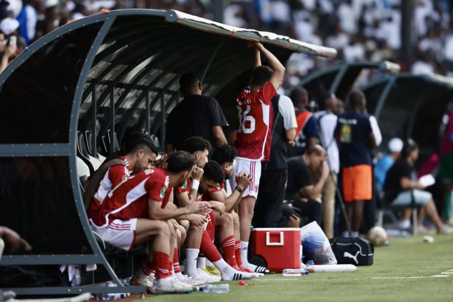 الأهلي يُفصح عن قراره.. لاعب الفريق يغادر بنهاية الموسم