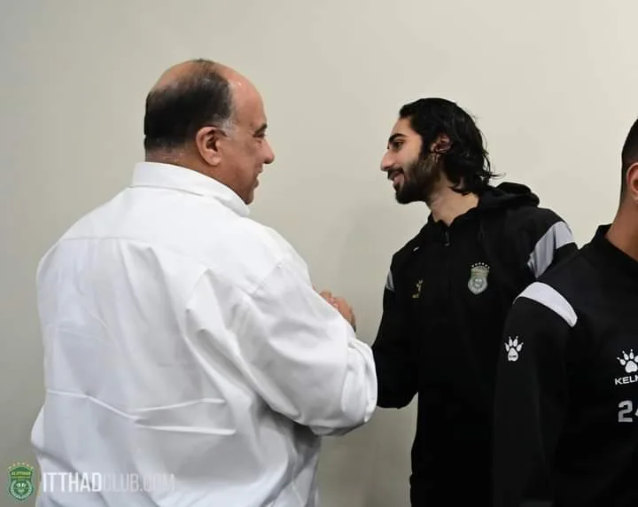محمد مصيلحى يفاجئ لاعبي الإتحاد السكندري قبل مواجهة الزمالك - صور