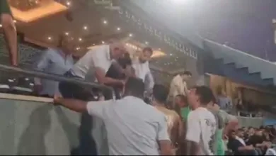 رد فعل هشام نصر بعد غضب جماهير الزمالك من نتائج ألعاب الصالات خلال مباراة البنك الأهلي - فيديو