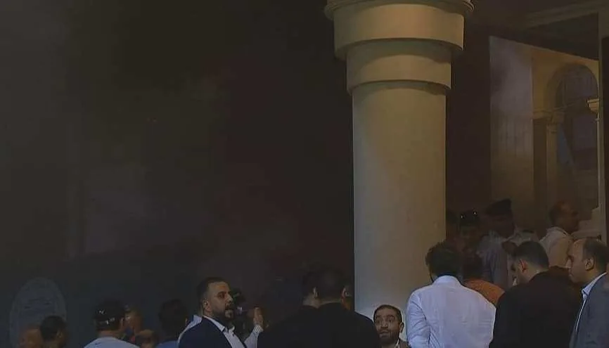 عاجل - حريق في استاد الإسكندرية يوقف مباراة بيراميدز وسموحة - فيديو وصور