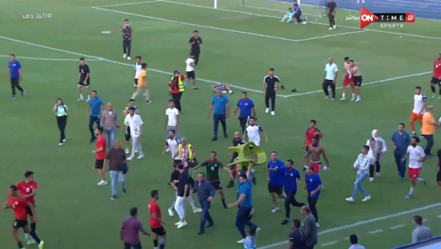 شاهد.. خناقة شوارع بين لاعبي حرس الحدود وسبورتنج بعد نهاية مباراة الصعود للممتاز - فيديو