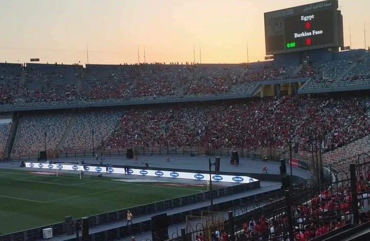 شاهد الحضور الجماهيري في استاد القاهرة قبل انطلاق مباراة مصر وبوركينا فاسو - صور