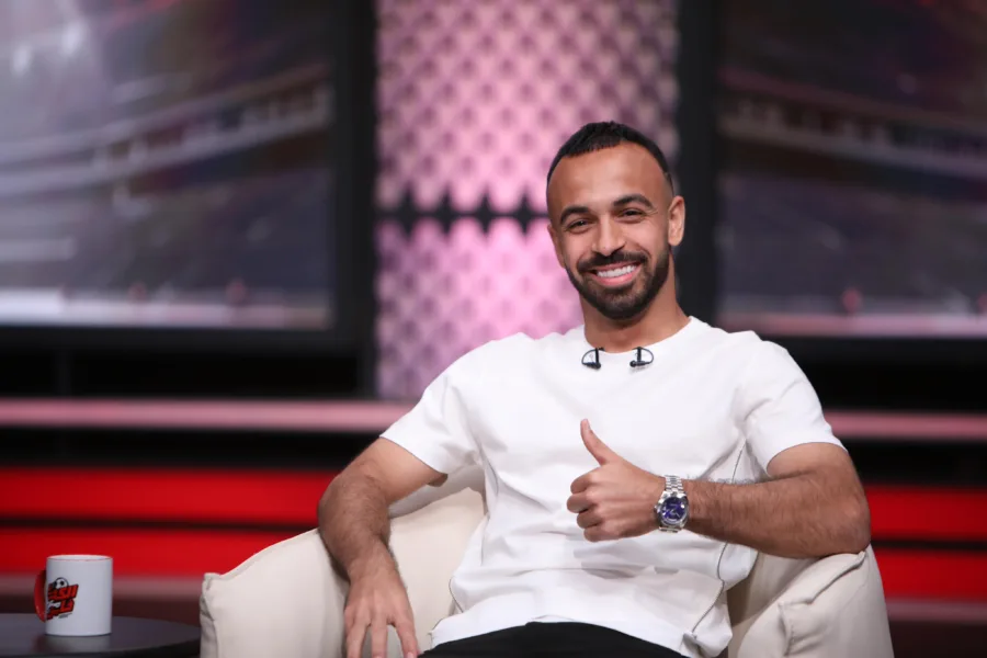 مذيع اهلاوي يعلن طرد أفشه من تدريب الأهلي!! - فيديو