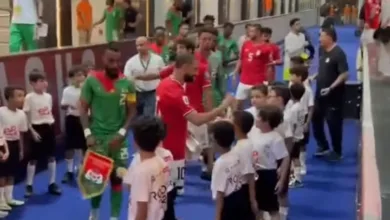 شاهد ماذا فعل محمد صلاح مع الأطفال قبل مباراة بوركينا فاسو - فيديو