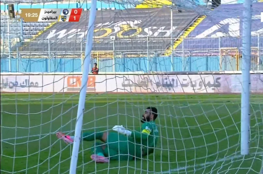 المقاولون العرب يتقدم على بيراميدز بخطأ كوميدي من أحمد الشناوي !! - فيديو