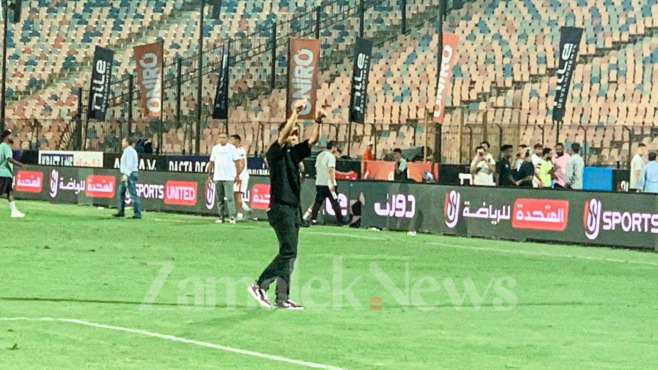 رد فعل مفاجئ من محمد الشيبي تجاه جمهور الزمالك بعد نهاية مباراة بيراميدز - صورة