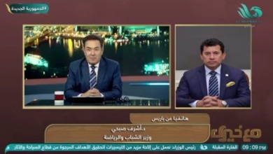 وزير الرياضة يحرج خيري رمضان على الهواء بسبب زيزو - فيديو