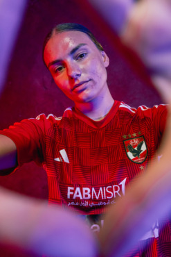 الأهلي يعلن التعاقد مع مدافعة منتخب صربيا لتعزيز فريق السيدات - صورة