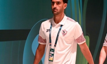 شاهد.. استقبال خاص لـ محمد عواد من جماهير الزمالك في المملكة أرينا قبل مواجهة الأهلي - فيديو